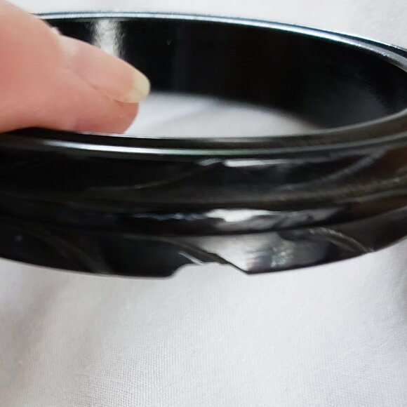 Pair of black bakelite bangles - Picture 3 of 4